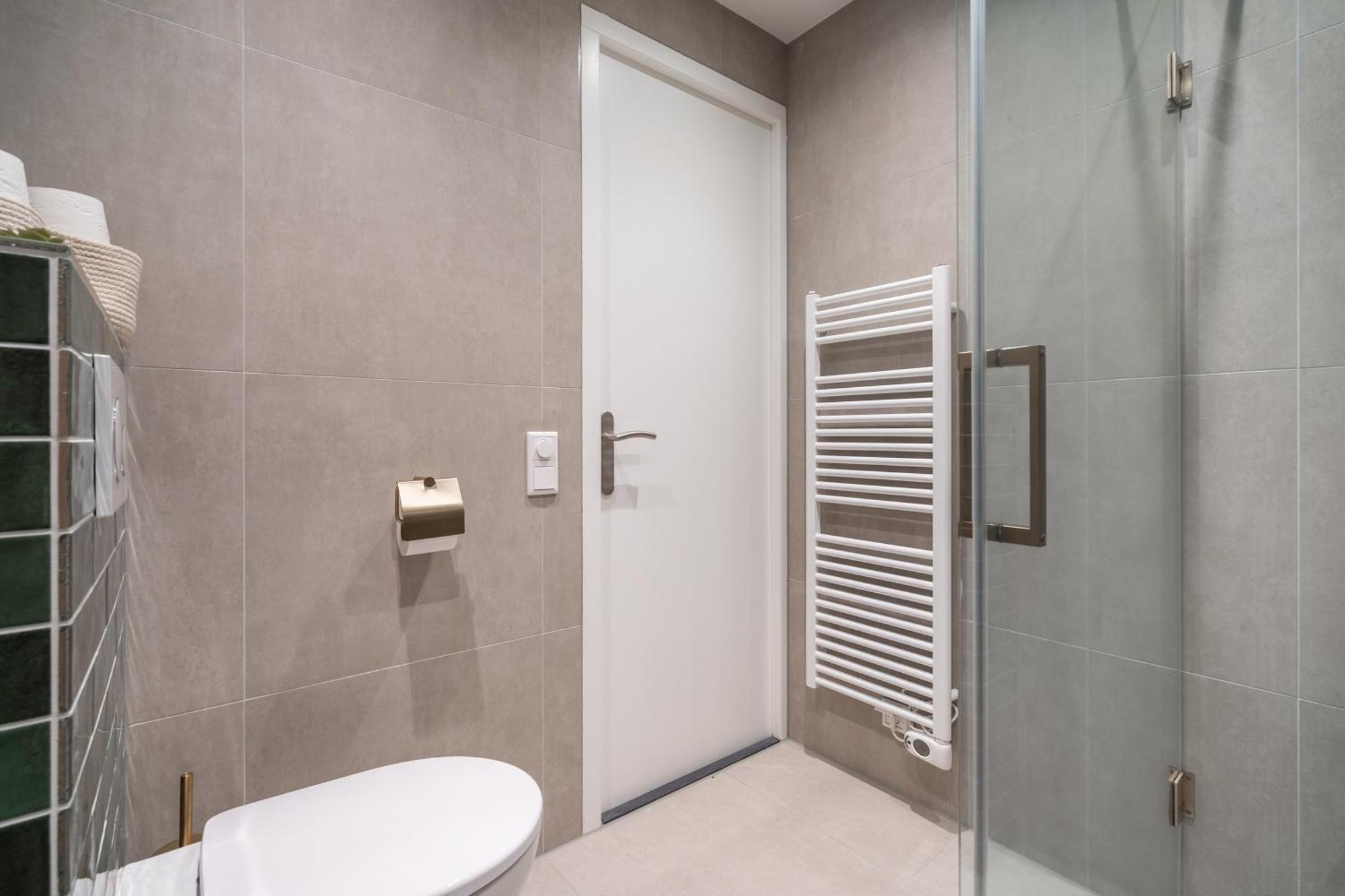 Luxury Fully Equipped Studio - Centrally Located Apartment Huizen Exterior photo