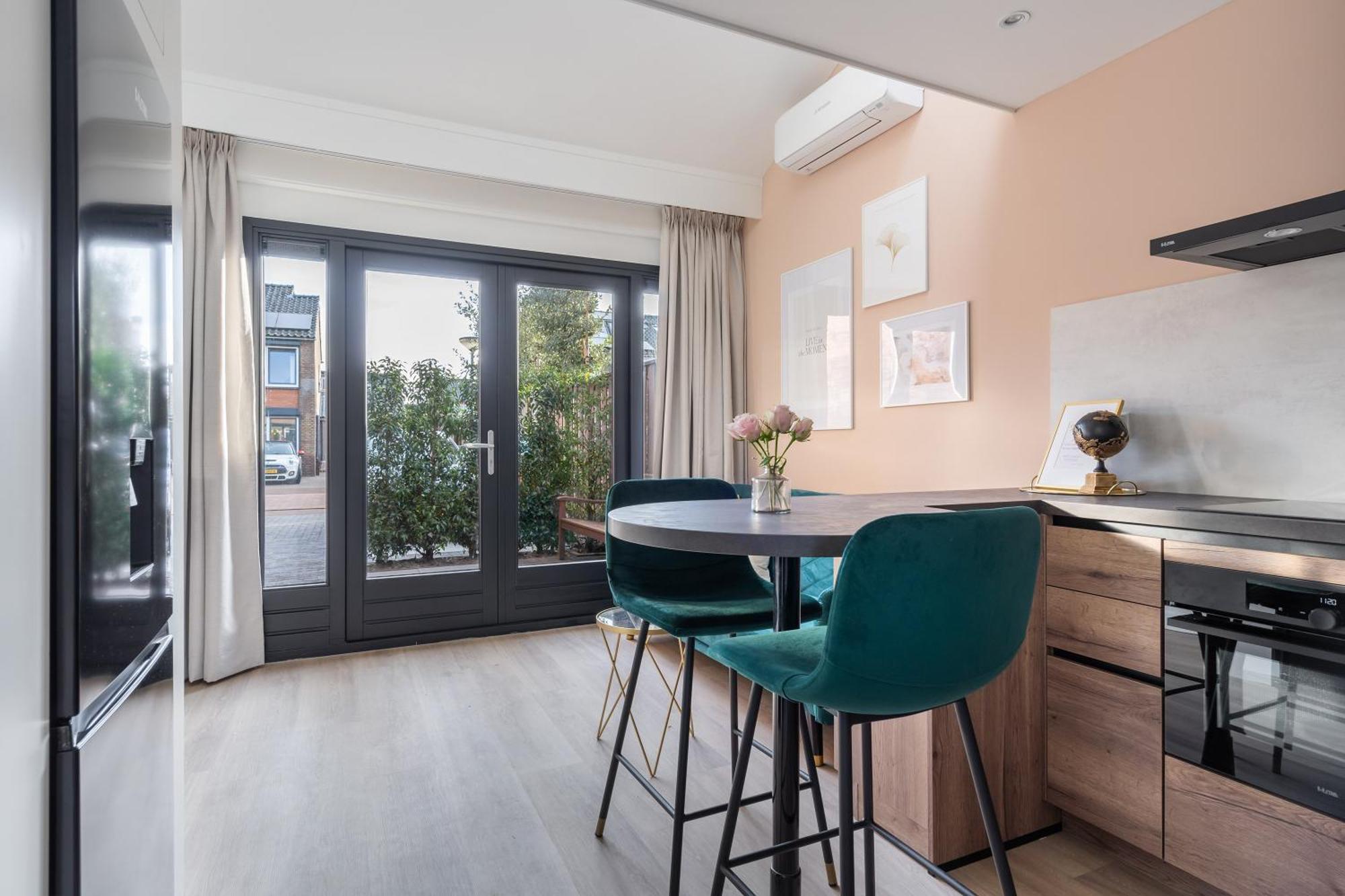 Luxury Fully Equipped Studio - Centrally Located Apartment Huizen Exterior photo